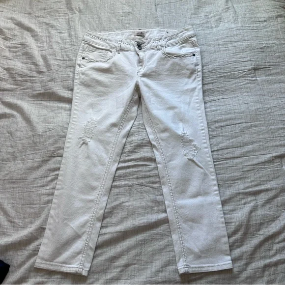 Mudd White Distressed Jeans Women's Capris Size 13 - Picture 2 of 6